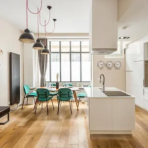 Design Et Confort Near Champs Elysees Apartment